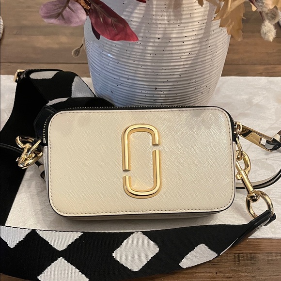 Marc Jacobs Cream and Gold Crossbody Bag - Picture 1 of 16